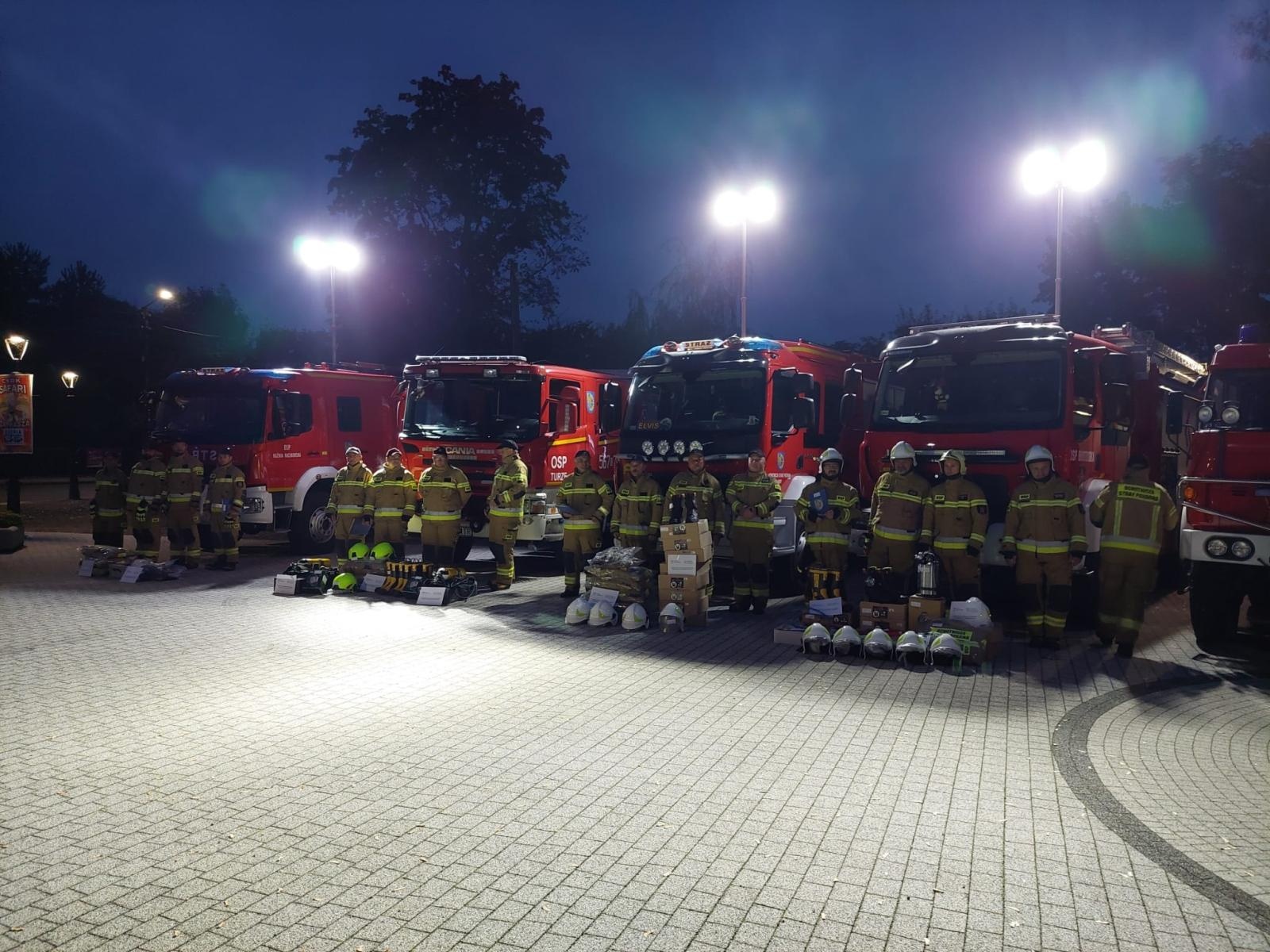 Zdjęcie w galerii na portalu naszraciborz.pl: Strażacy z Kuźni Raciborskiej z nowym sprzętem wiadomości z regionu