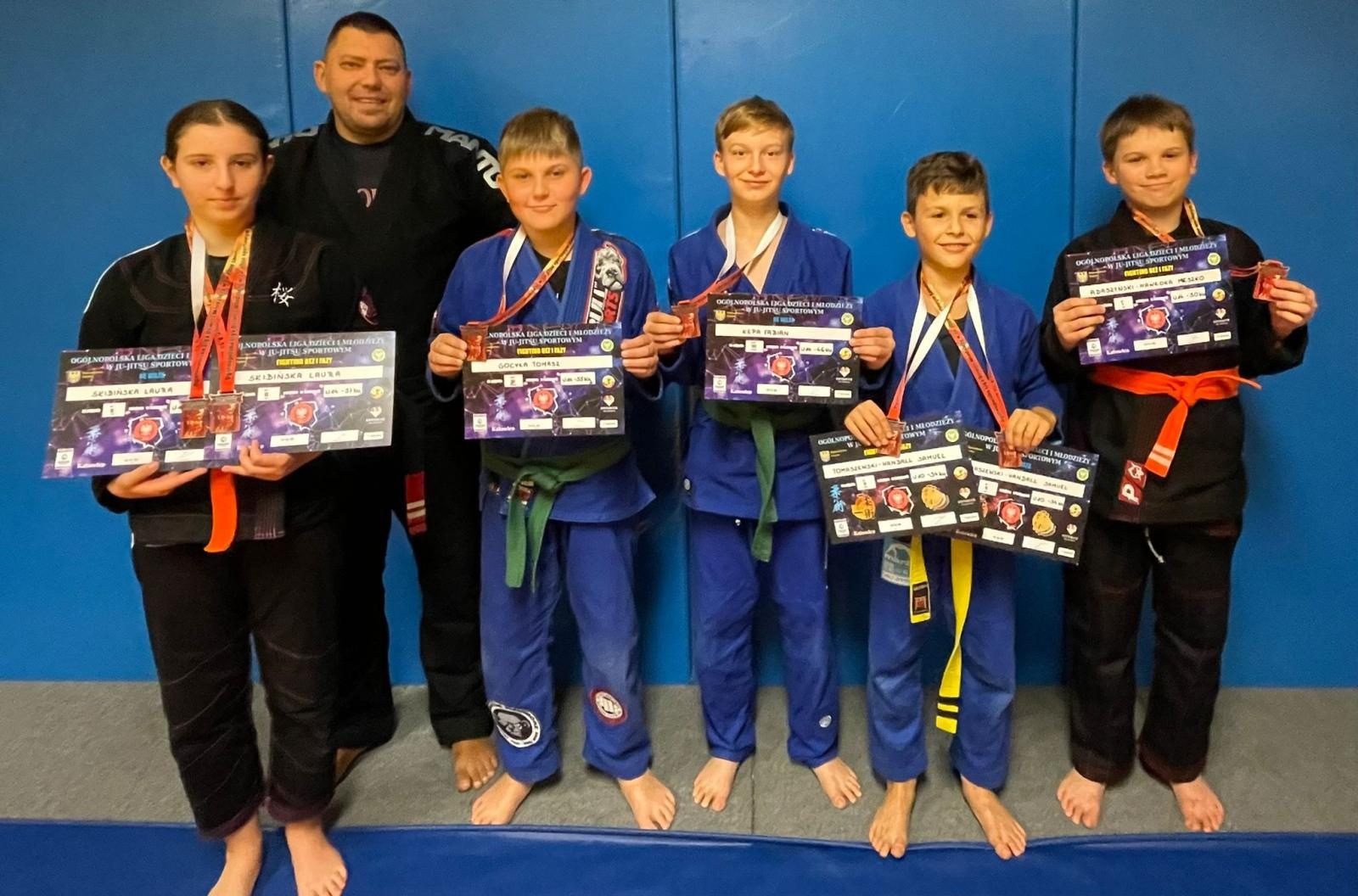 Zdjęcie w galerii na portalu naszraciborz.pl: Młodzi zawodnicy Łamatora na podium wiadomości z regionu