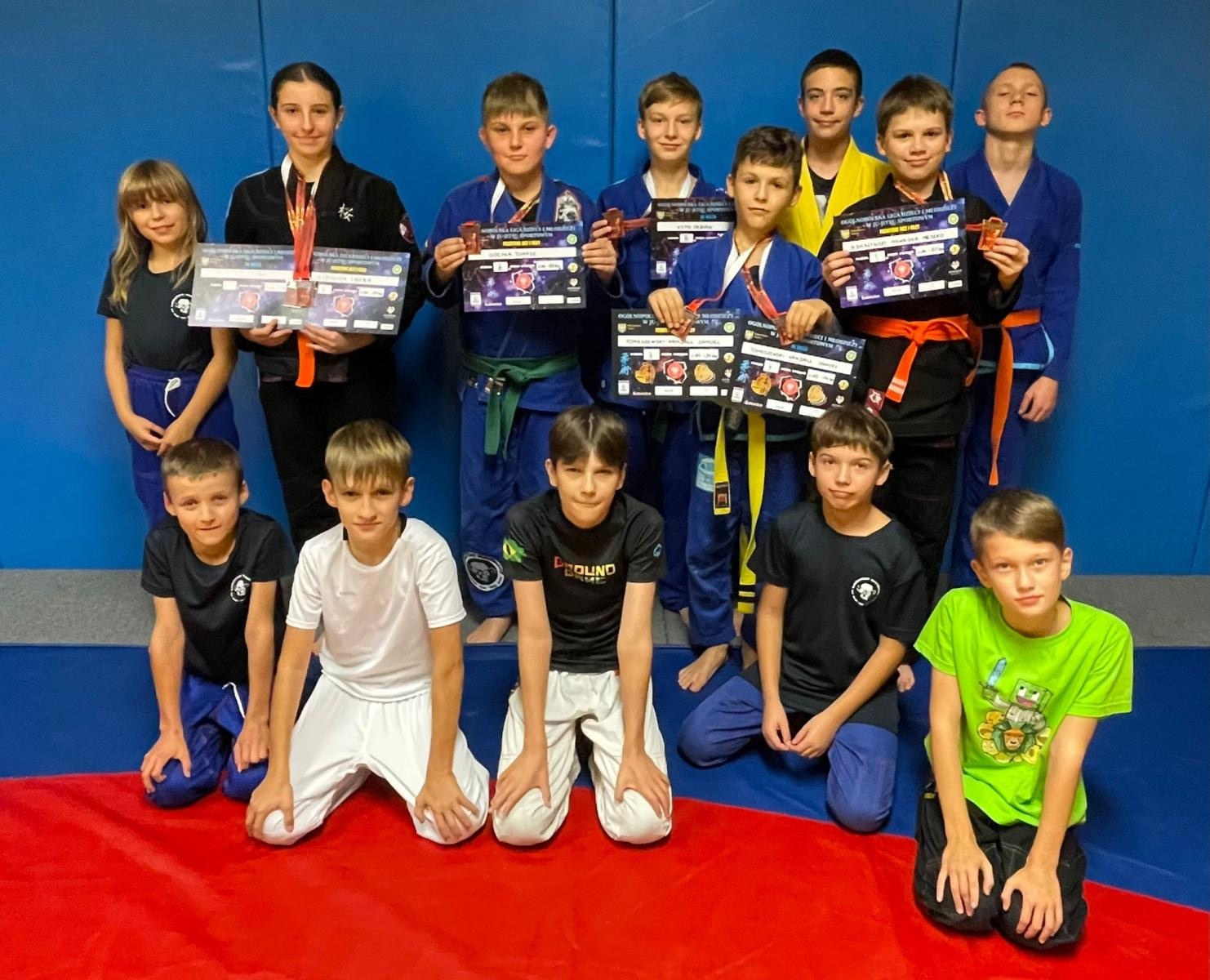 Zdjęcie w galerii na portalu naszraciborz.pl: Młodzi zawodnicy Łamatora na podium wiadomości z regionu