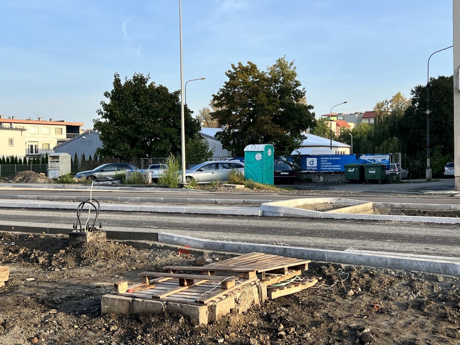 Zdjęcie w galerii na portalu naszraciborz.pl: Problem na Bosackiej. Betonowa wysepka zamiast zjazdu do Domgosu wiadomości z regionu