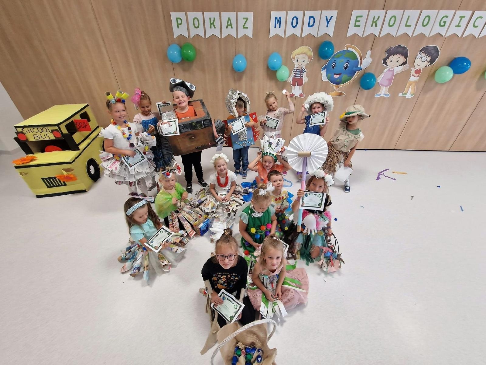 Zdjęcie w galerii na portalu naszraciborz.pl: Segregujesz - świat ratujesz. Ekologiczny wrzesień w Markowicach wiadomości z regionu