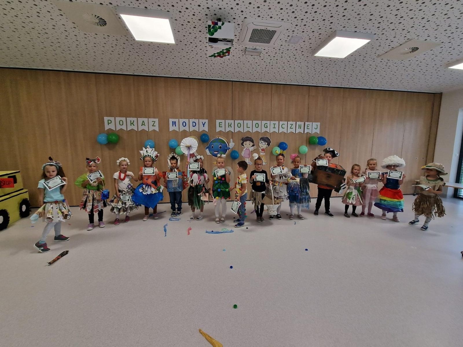 Zdjęcie w galerii na portalu naszraciborz.pl: Segregujesz - świat ratujesz. Ekologiczny wrzesień w Markowicach wiadomości z regionu