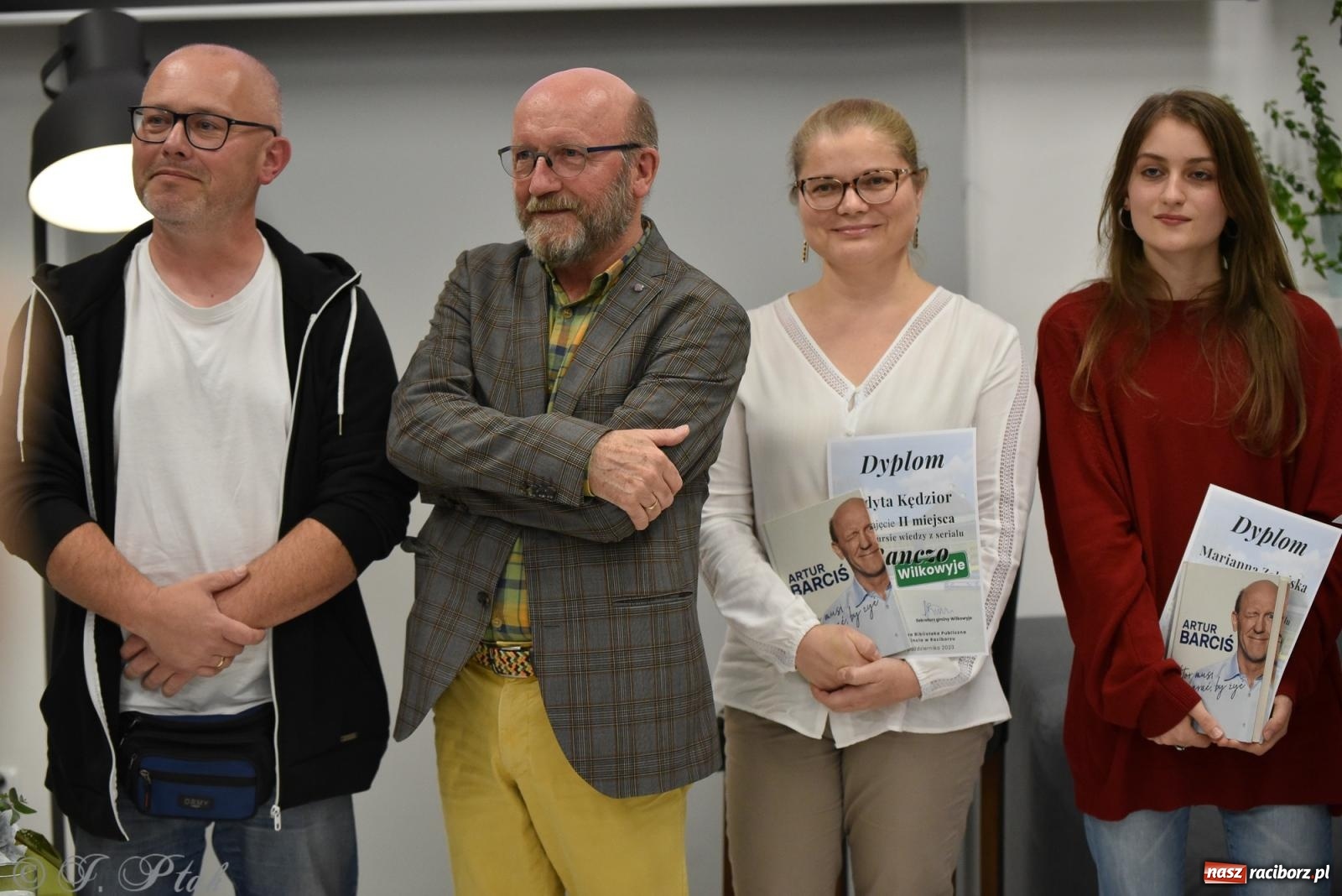 Zdjęcie w galerii na portalu naszraciborz.pl: Artur Barciś zawitał do Raciborza. Biblioteka pękała w szwach wiadomości z regionu