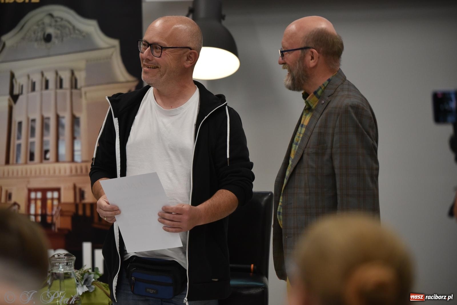 Zdjęcie w galerii na portalu naszraciborz.pl: Artur Barciś zawitał do Raciborza. Biblioteka pękała w szwach wiadomości z regionu