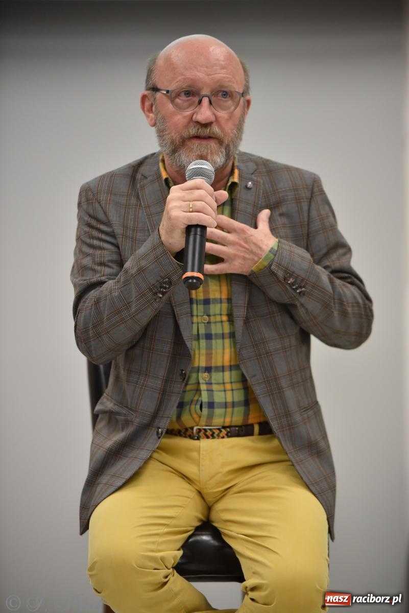 Zdjęcie w galerii na portalu naszraciborz.pl: Artur Barciś zawitał do Raciborza. Biblioteka pękała w szwach wiadomości z regionu