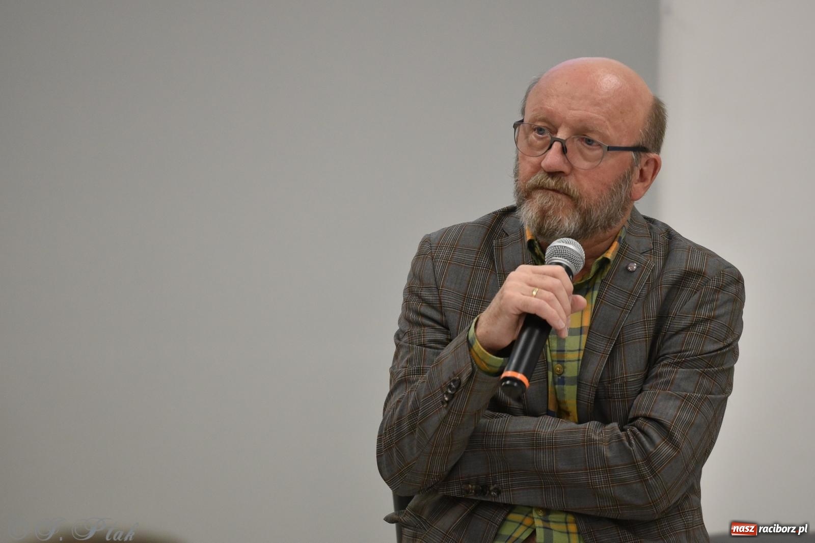 Zdjęcie w galerii na portalu naszraciborz.pl: Artur Barciś zawitał do Raciborza. Biblioteka pękała w szwach wiadomości z regionu