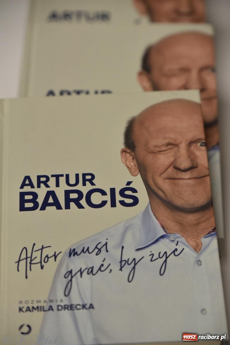 Zdjęcie w galerii na portalu naszraciborz.pl: Artur Barciś zawitał do Raciborza. Biblioteka pękała w szwach wiadomości z regionu