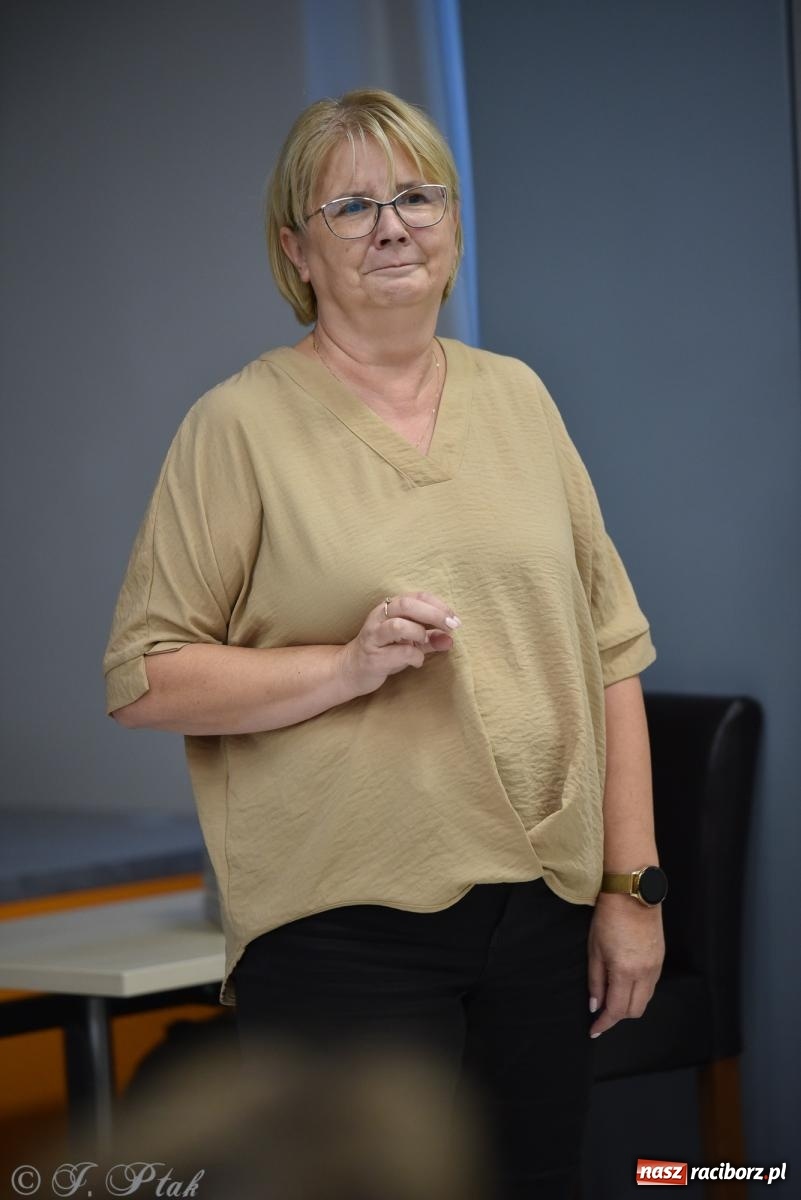 Zdjęcie w galerii na portalu naszraciborz.pl: Artur Barciś zawitał do Raciborza. Biblioteka pękała w szwach wiadomości z regionu