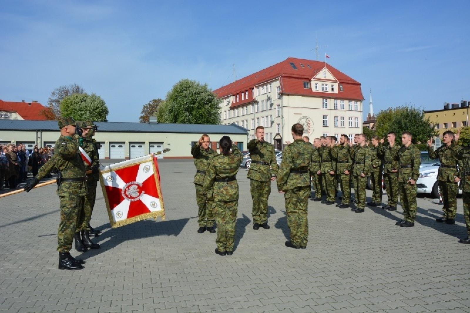 Zdjęcie w galerii na portalu naszraciborz.pl: Uroczyste ślubowanie nowych funkcjonariuszy Śląskiego Oddziału Straży Granicznej w Raciborzu wiadomości z regionu
