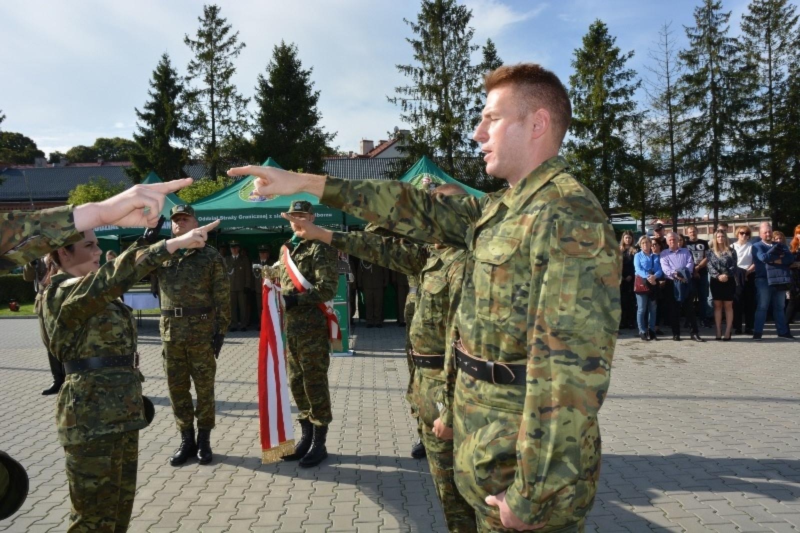 Zdjęcie w galerii na portalu naszraciborz.pl: Uroczyste ślubowanie nowych funkcjonariuszy Śląskiego Oddziału Straży Granicznej w Raciborzu wiadomości z regionu