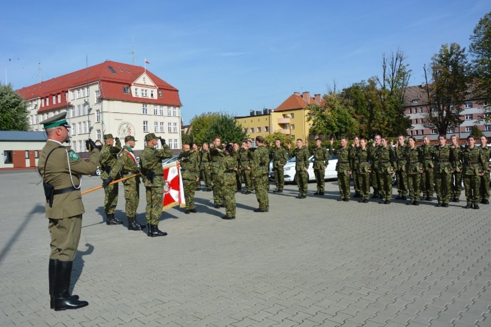 Zdjęcie w galerii na portalu naszraciborz.pl: Uroczyste ślubowanie nowych funkcjonariuszy Śląskiego Oddziału Straży Granicznej w Raciborzu wiadomości z regionu
