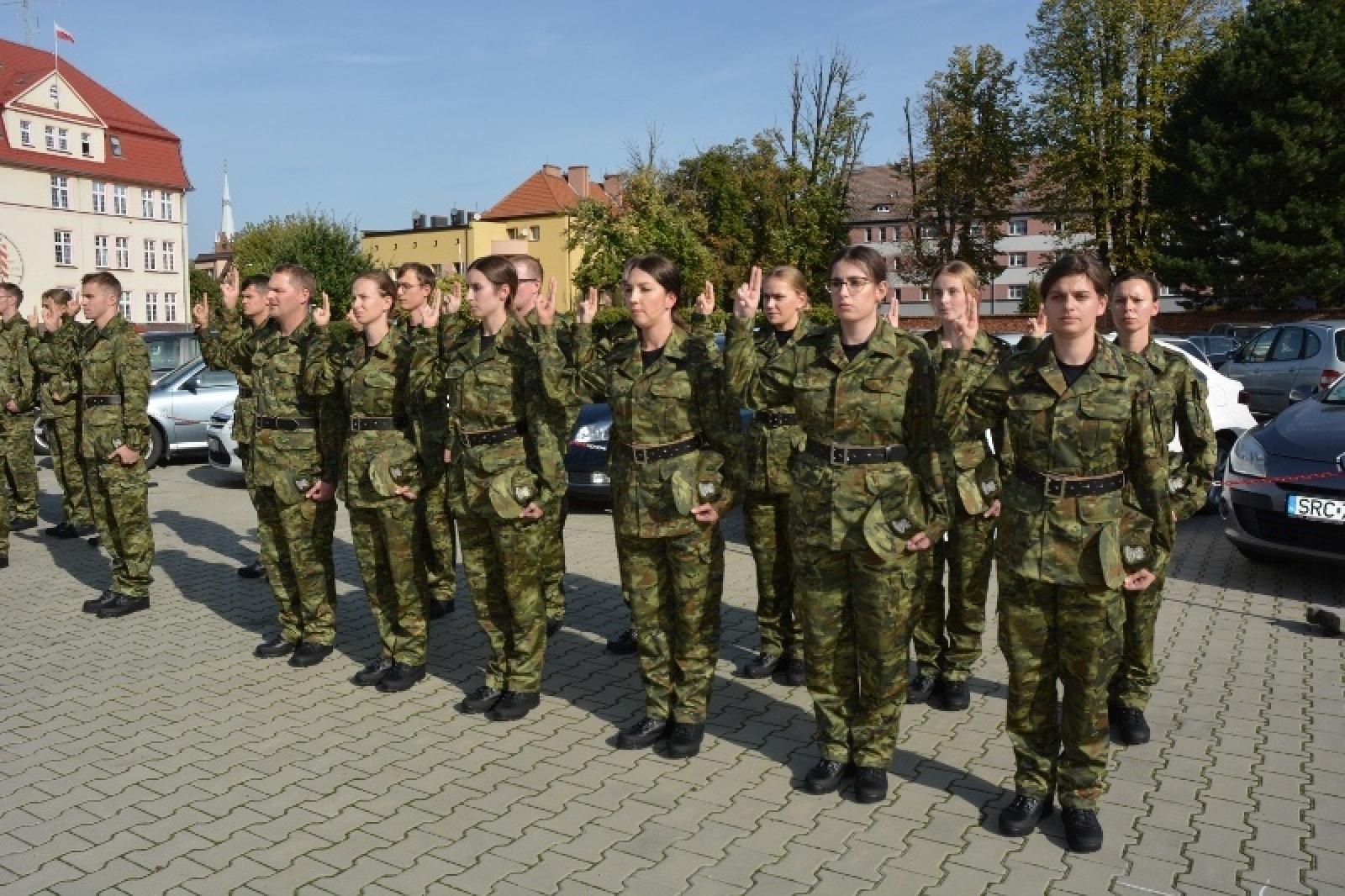 Zdjęcie w galerii na portalu naszraciborz.pl: Uroczyste ślubowanie nowych funkcjonariuszy Śląskiego Oddziału Straży Granicznej w Raciborzu wiadomości z regionu