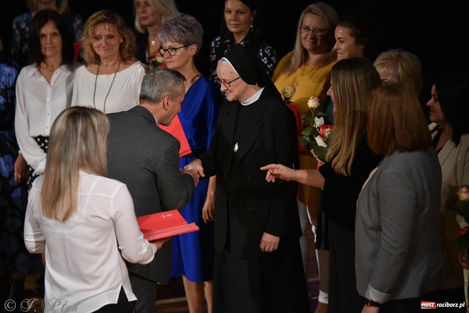 Zdjęcie w galerii na portalu naszraciborz.pl: Raciborska oświata świętuje. Dzień Edukacji Narodowej w RCK [FOTO i WIDEO] wiadomości z regionu
