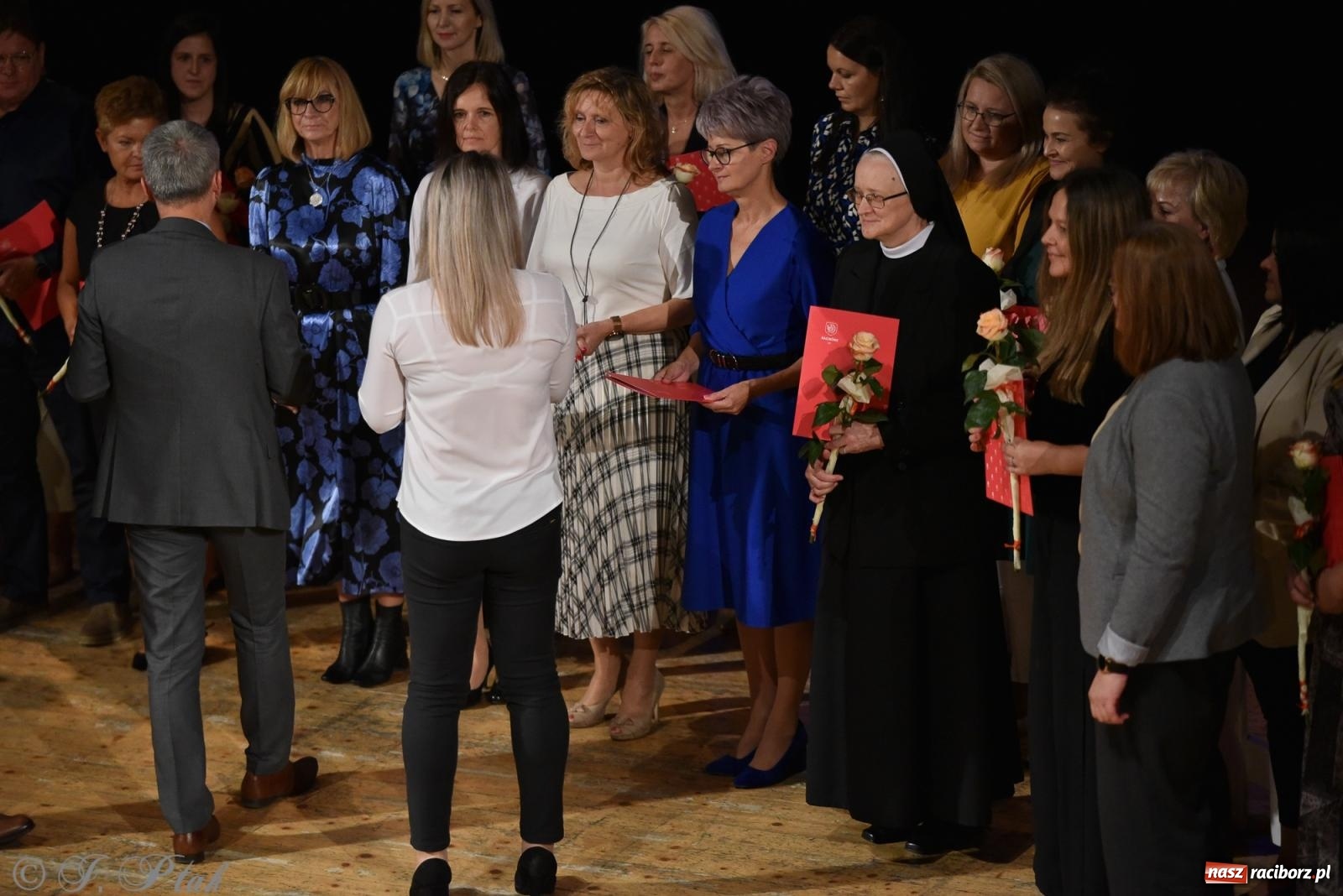 Zdjęcie w galerii na portalu naszraciborz.pl: Raciborska oświata świętuje. Dzień Edukacji Narodowej w RCK [FOTO i WIDEO] wiadomości z regionu