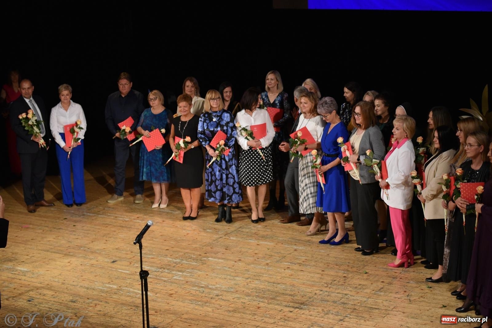 Zdjęcie w galerii na portalu naszraciborz.pl: Raciborska oświata świętuje. Dzień Edukacji Narodowej w RCK [FOTO i WIDEO] wiadomości z regionu