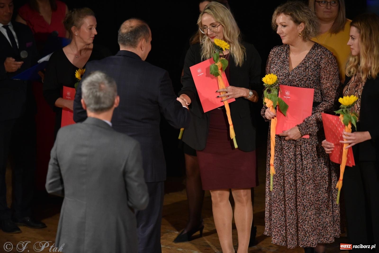 Zdjęcie w galerii na portalu naszraciborz.pl: Raciborska oświata świętuje. Dzień Edukacji Narodowej w RCK [FOTO i WIDEO] wiadomości z regionu