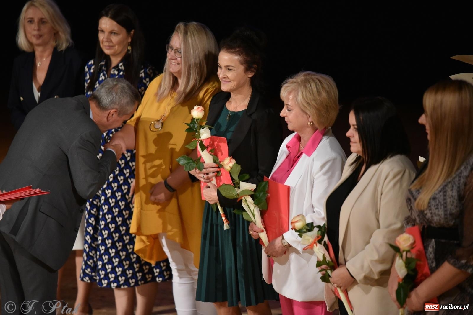 Zdjęcie w galerii na portalu naszraciborz.pl: Raciborska oświata świętuje. Dzień Edukacji Narodowej w RCK [FOTO i WIDEO] wiadomości z regionu