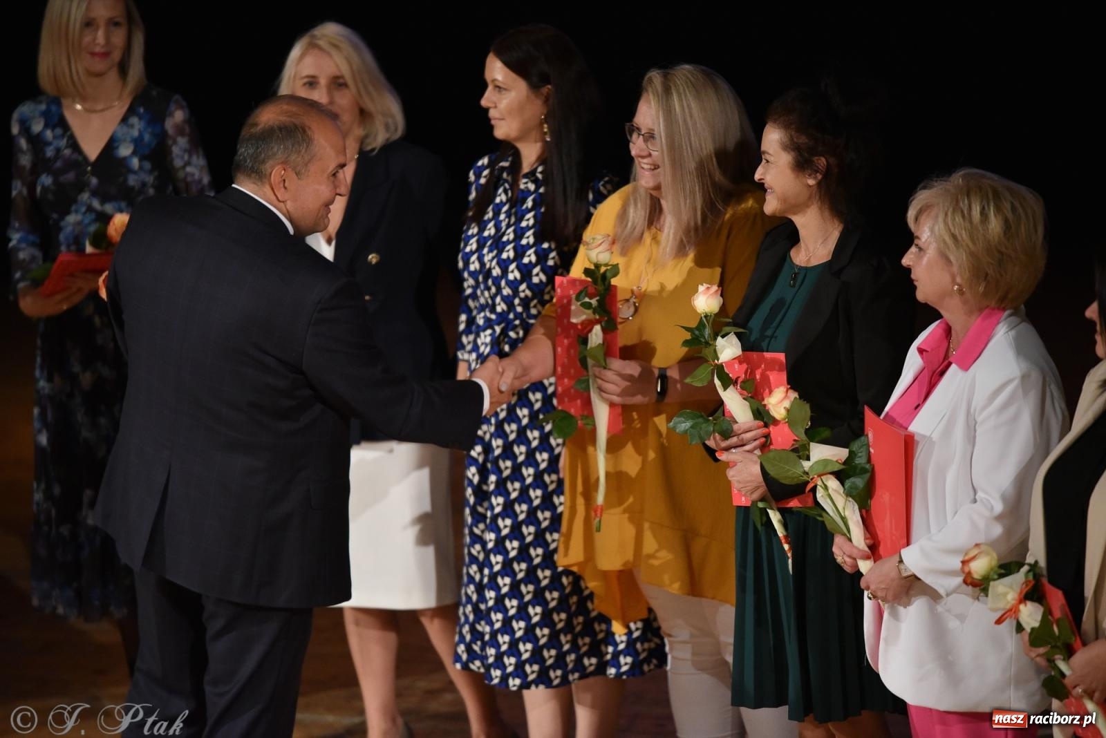 Zdjęcie w galerii na portalu naszraciborz.pl: Raciborska oświata świętuje. Dzień Edukacji Narodowej w RCK [FOTO i WIDEO] wiadomości z regionu