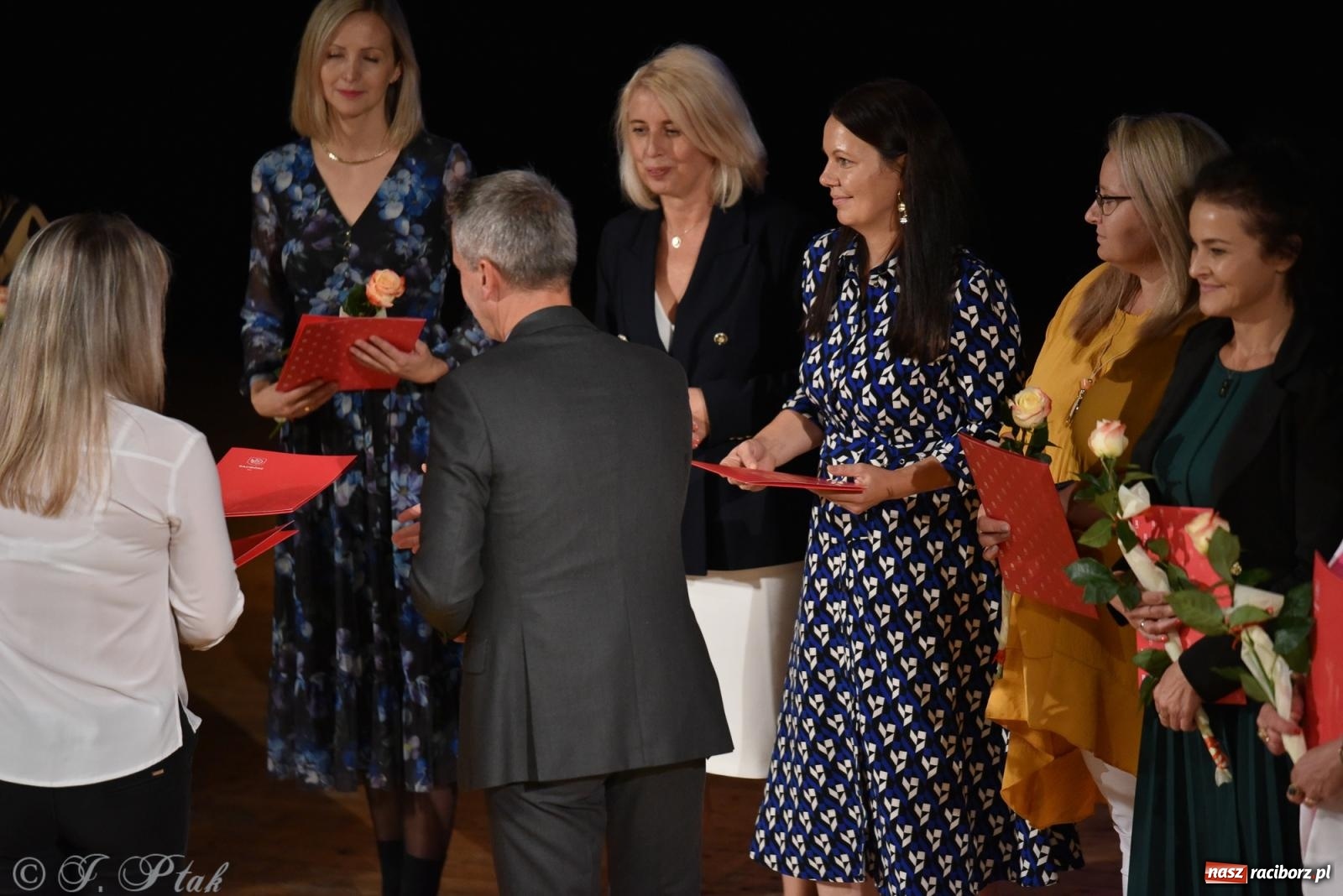 Zdjęcie w galerii na portalu naszraciborz.pl: Raciborska oświata świętuje. Dzień Edukacji Narodowej w RCK [FOTO i WIDEO] wiadomości z regionu