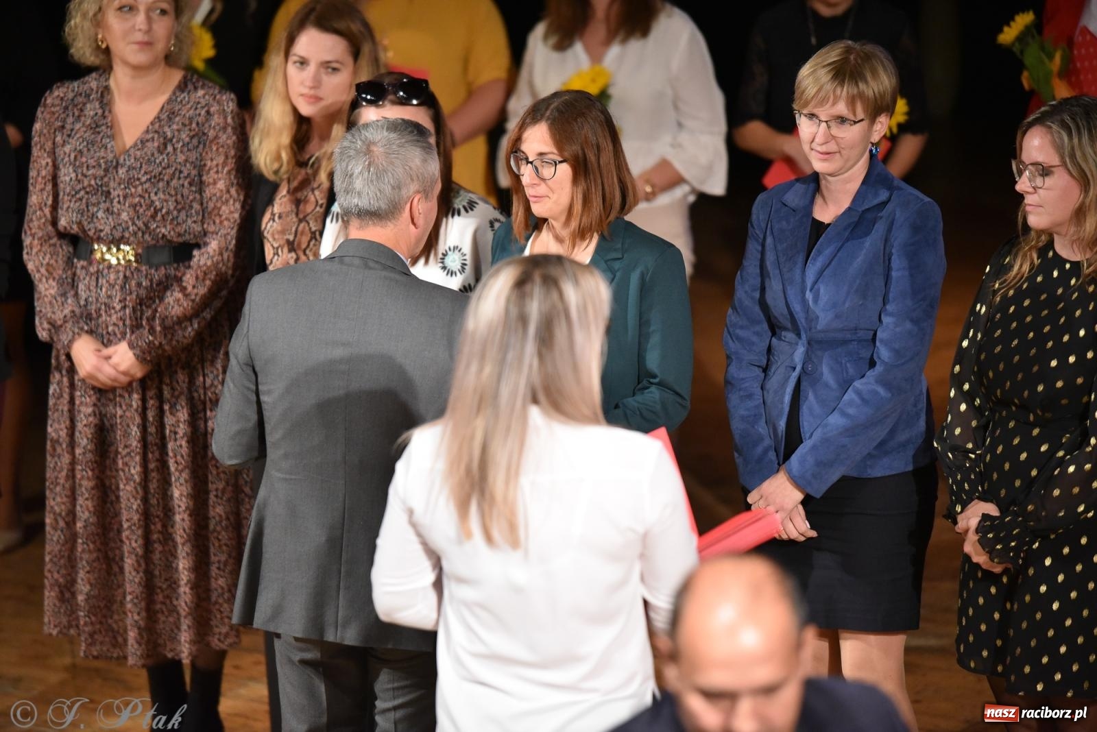 Zdjęcie w galerii na portalu naszraciborz.pl: Raciborska oświata świętuje. Dzień Edukacji Narodowej w RCK [FOTO i WIDEO] wiadomości z regionu