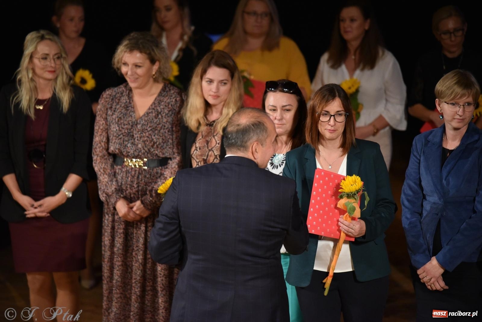 Zdjęcie w galerii na portalu naszraciborz.pl: Raciborska oświata świętuje. Dzień Edukacji Narodowej w RCK [FOTO i WIDEO] wiadomości z regionu