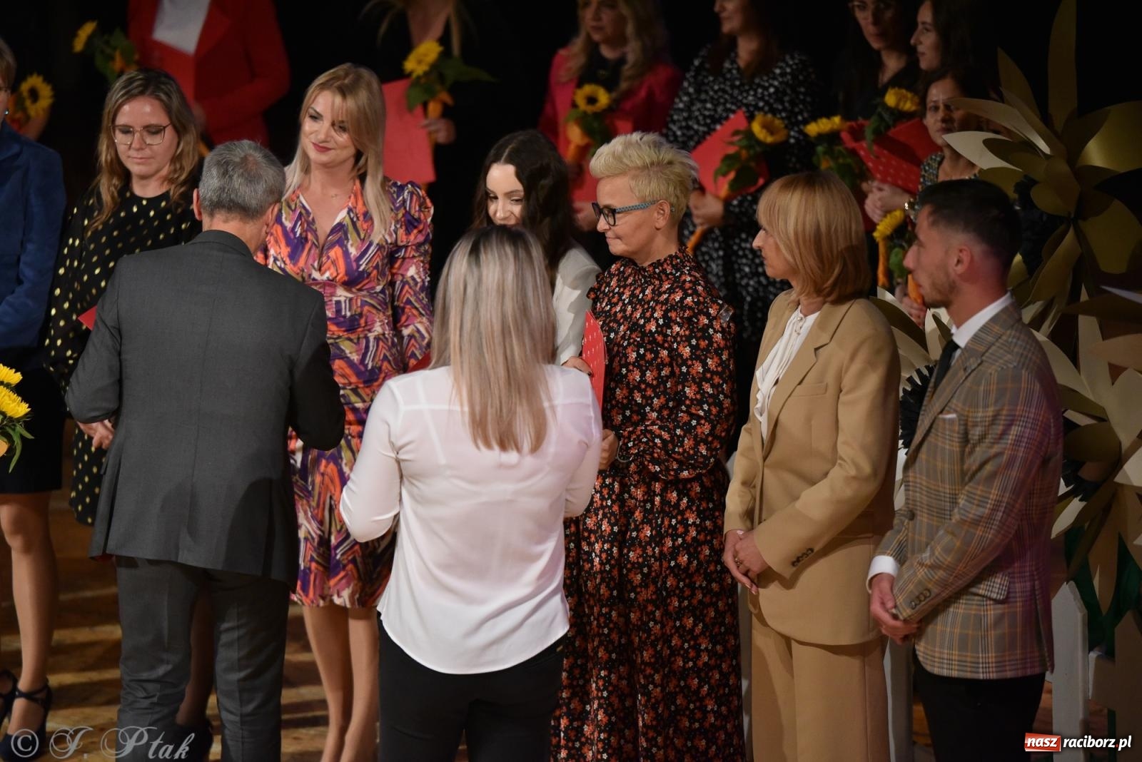 Zdjęcie w galerii na portalu naszraciborz.pl: Raciborska oświata świętuje. Dzień Edukacji Narodowej w RCK [FOTO i WIDEO] wiadomości z regionu