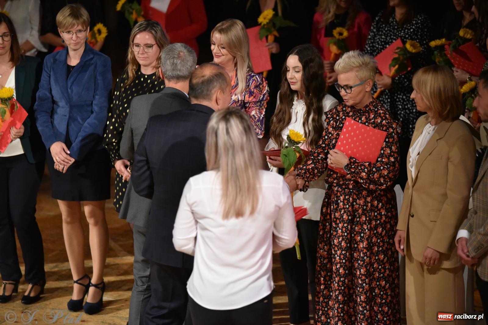 Zdjęcie w galerii na portalu naszraciborz.pl: Raciborska oświata świętuje. Dzień Edukacji Narodowej w RCK [FOTO i WIDEO] wiadomości z regionu