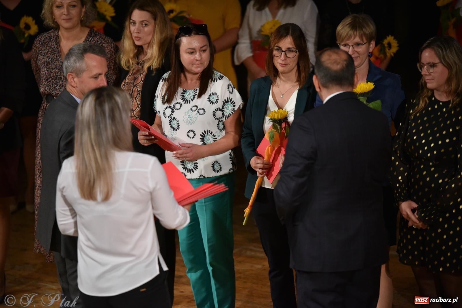 Zdjęcie w galerii na portalu naszraciborz.pl: Raciborska oświata świętuje. Dzień Edukacji Narodowej w RCK [FOTO i WIDEO] wiadomości z regionu