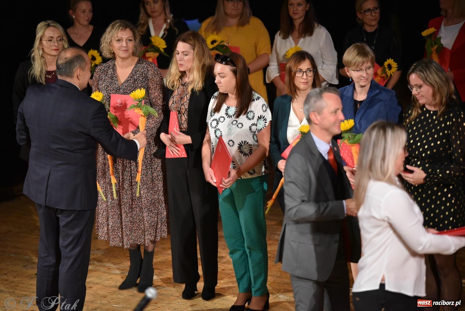 Zdjęcie w galerii na portalu naszraciborz.pl: Raciborska oświata świętuje. Dzień Edukacji Narodowej w RCK [FOTO i WIDEO] wiadomości z regionu
