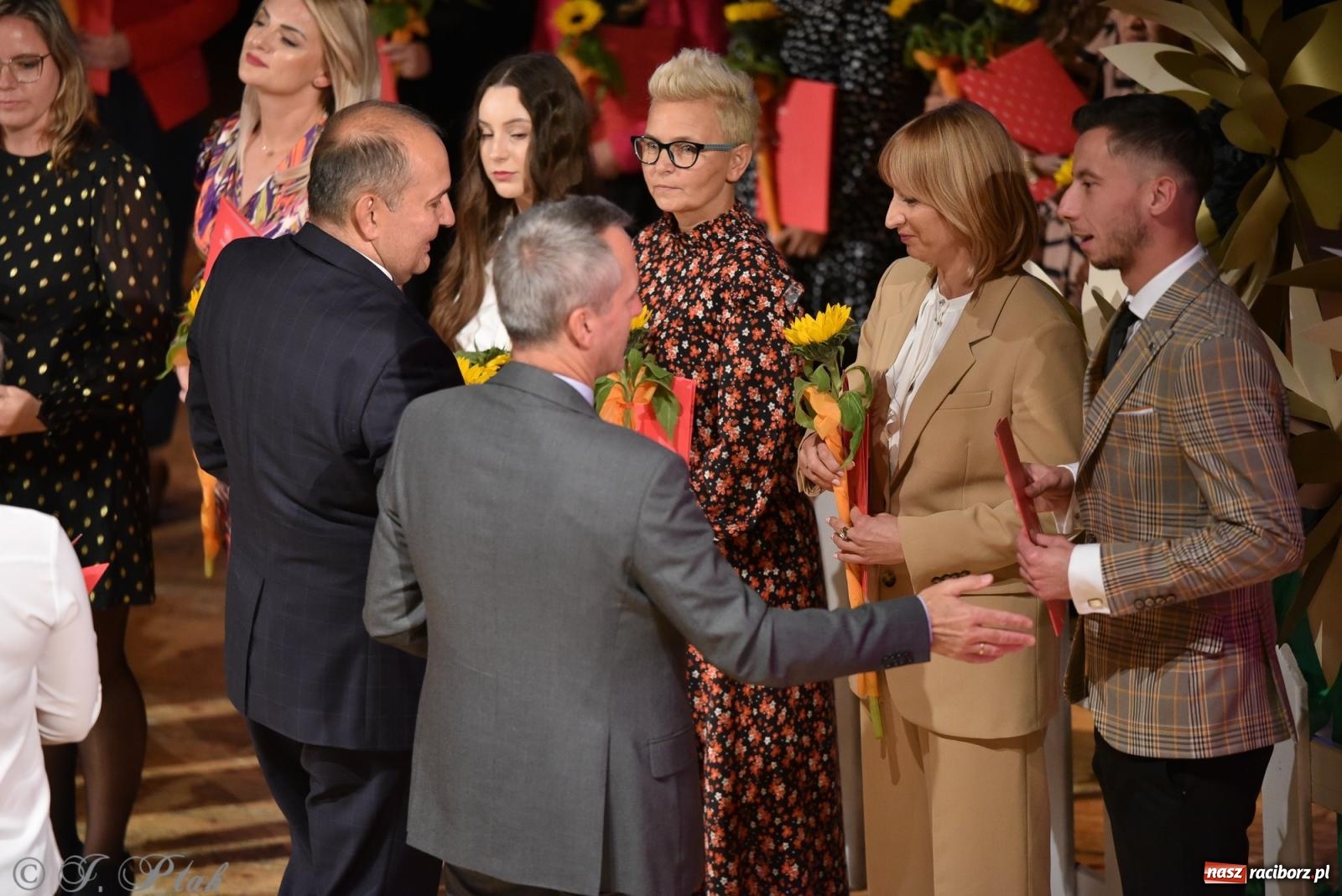 Zdjęcie w galerii na portalu naszraciborz.pl: Raciborska oświata świętuje. Dzień Edukacji Narodowej w RCK [FOTO i WIDEO] wiadomości z regionu