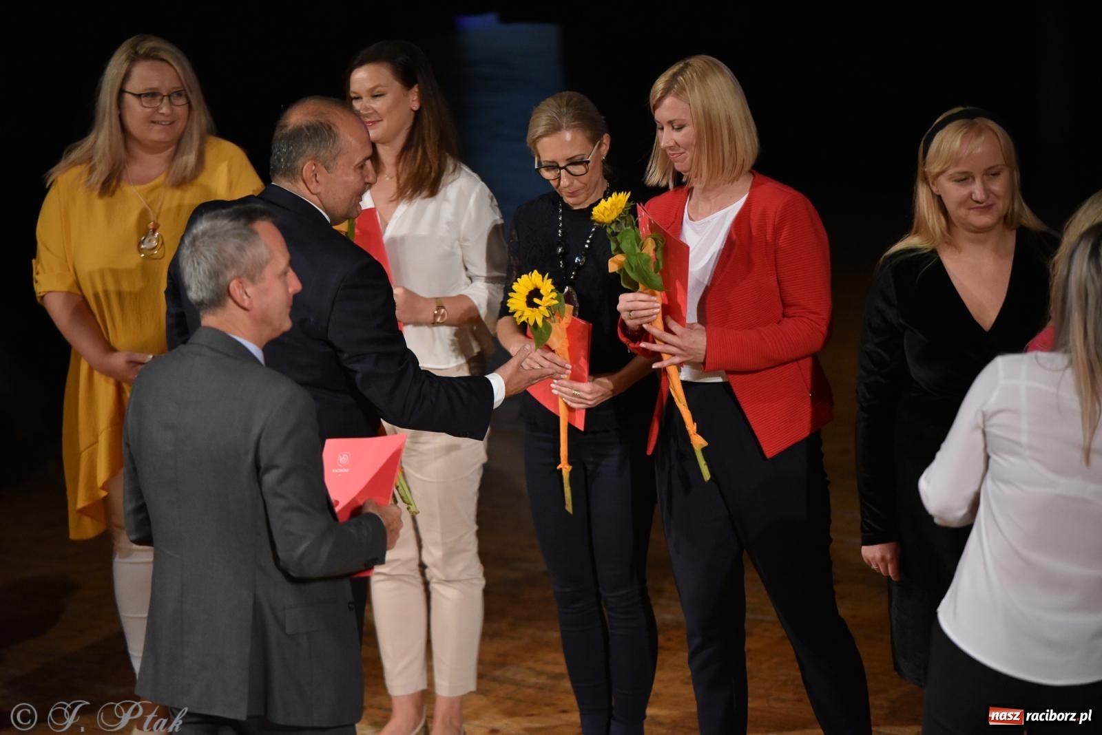 Zdjęcie w galerii na portalu naszraciborz.pl: Raciborska oświata świętuje. Dzień Edukacji Narodowej w RCK [FOTO i WIDEO] wiadomości z regionu