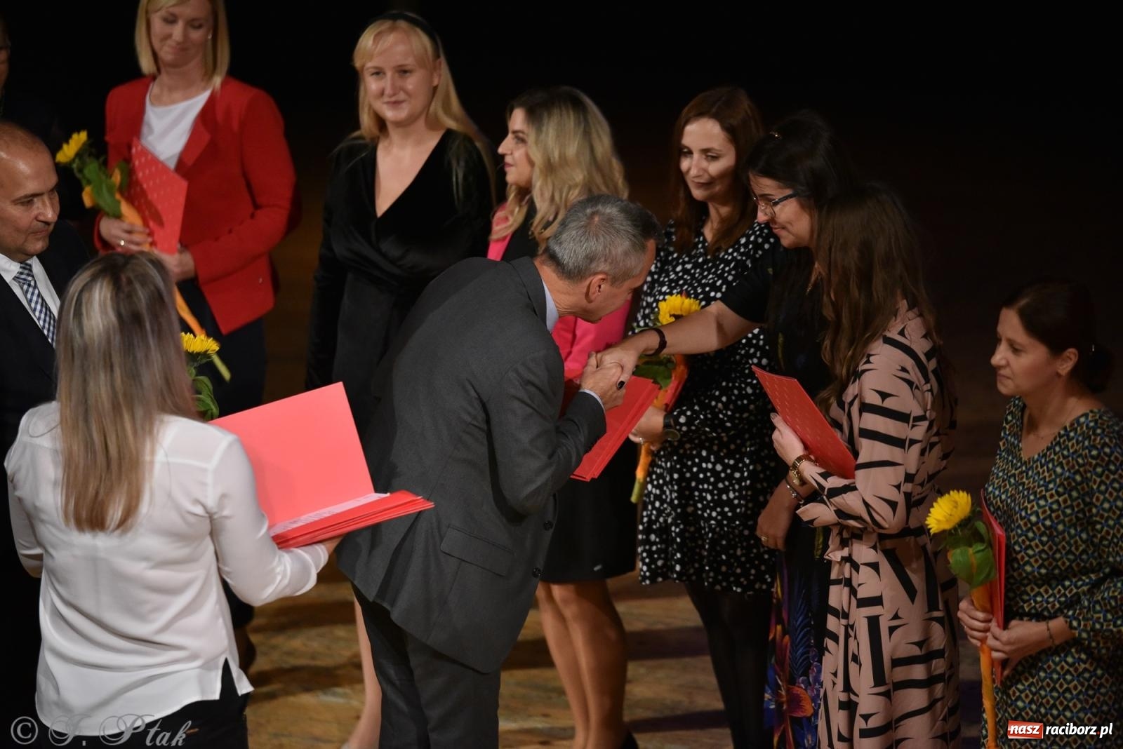 Zdjęcie w galerii na portalu naszraciborz.pl: Raciborska oświata świętuje. Dzień Edukacji Narodowej w RCK [FOTO i WIDEO] wiadomości z regionu