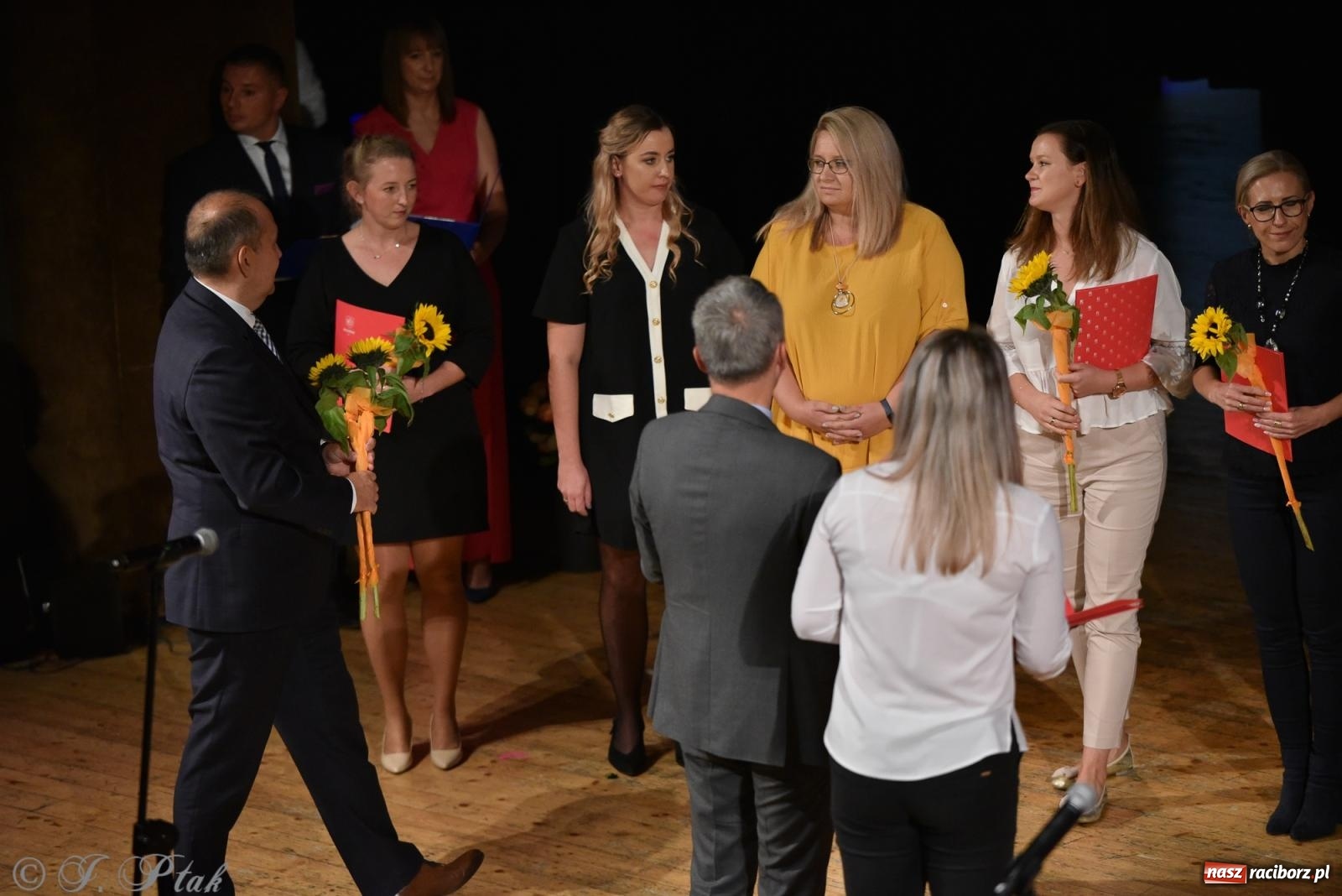 Zdjęcie w galerii na portalu naszraciborz.pl: Raciborska oświata świętuje. Dzień Edukacji Narodowej w RCK [FOTO i WIDEO] wiadomości z regionu