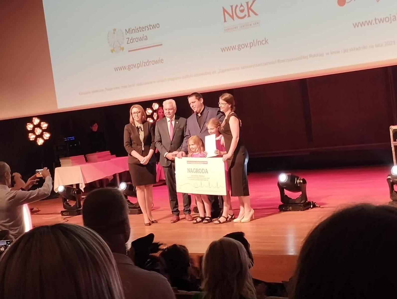 Zdjęcie w galerii na portalu naszraciborz.pl: Sukces rodzimych krwiodawców w ogólnopolskim konkursie edukacyjnym promującym honorowe krwiodawstwo wiadomości z regionu