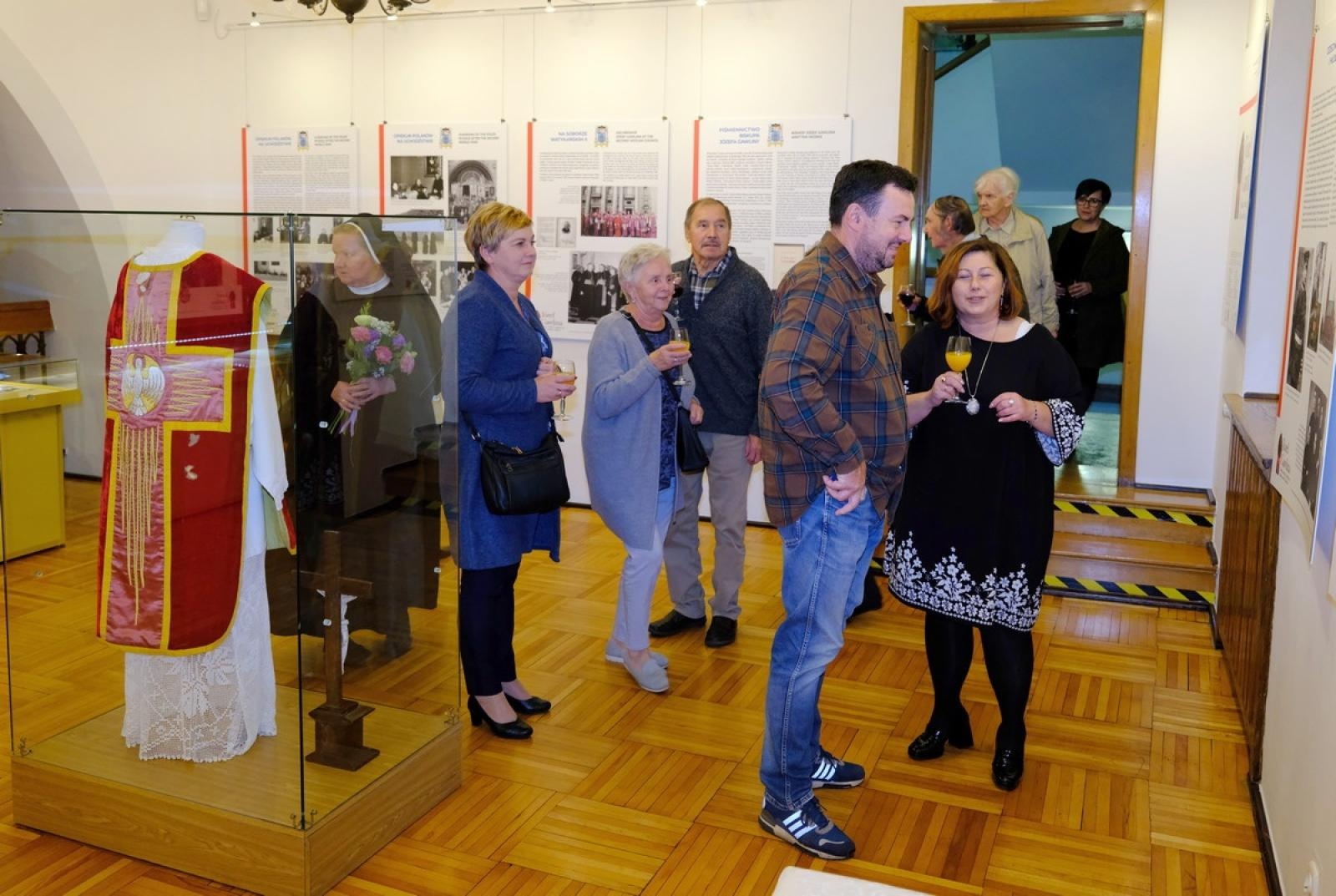 Zdjęcie w galerii na portalu naszraciborz.pl: Józef Gawlina, biskup, żołnierz, pielgrzym. Nowa wystawa w Muzeum [FOTO] wiadomości z regionu