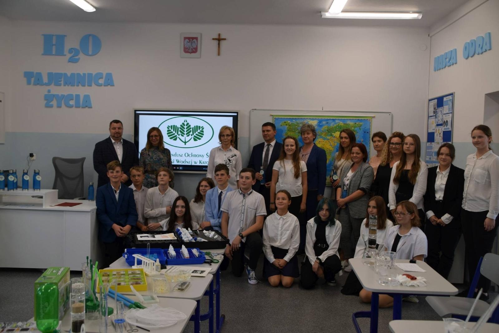 Zdjęcie w galerii na portalu naszraciborz.pl: Zielona pracownia H2O – tajemnica życia oficjalnie otwarta wiadomości z regionu