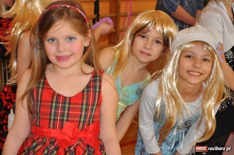 Zdjęcie w galerii na portalu naszraciborz.pl: Szaleństwa karnawałowe w SP 13 z DJem wiadomości z regionu