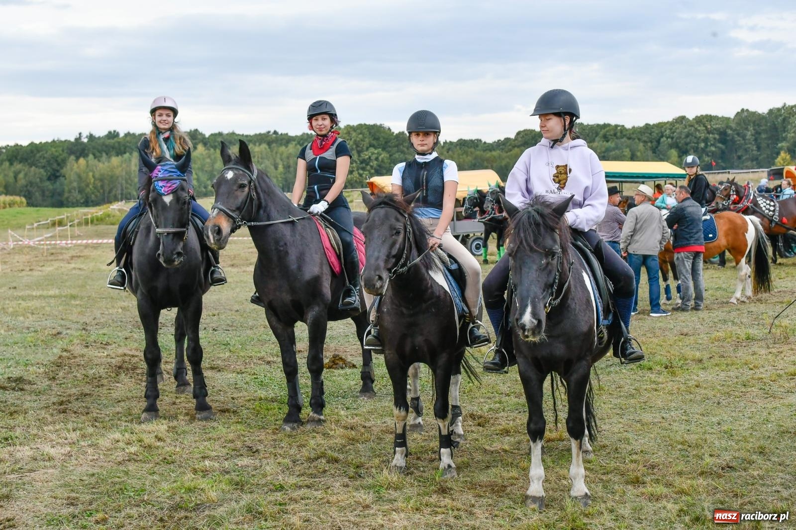 Zdjęcie w galerii na portalu naszraciborz.pl: Hubertus w Kornowacu. Parada po gminie i pogoń za lisem [FOTO i WIDEO] wiadomości z regionu