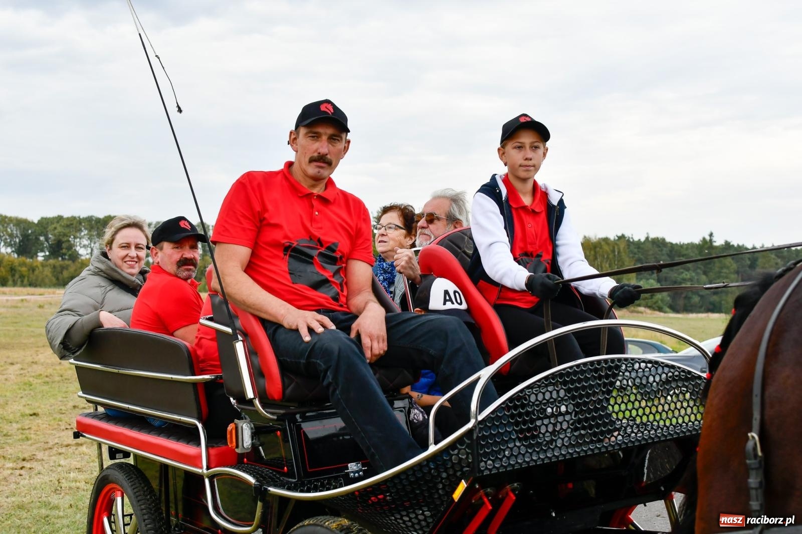 Zdjęcie w galerii na portalu naszraciborz.pl: Hubertus w Kornowacu. Parada po gminie i pogoń za lisem [FOTO i WIDEO] wiadomości z regionu