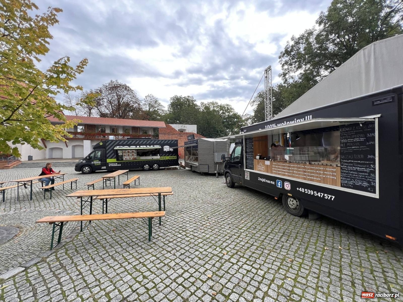Zdjęcie w galerii na portalu naszraciborz.pl: Zakończenie sezonu foodtruckowego na zamku wiadomości z regionu