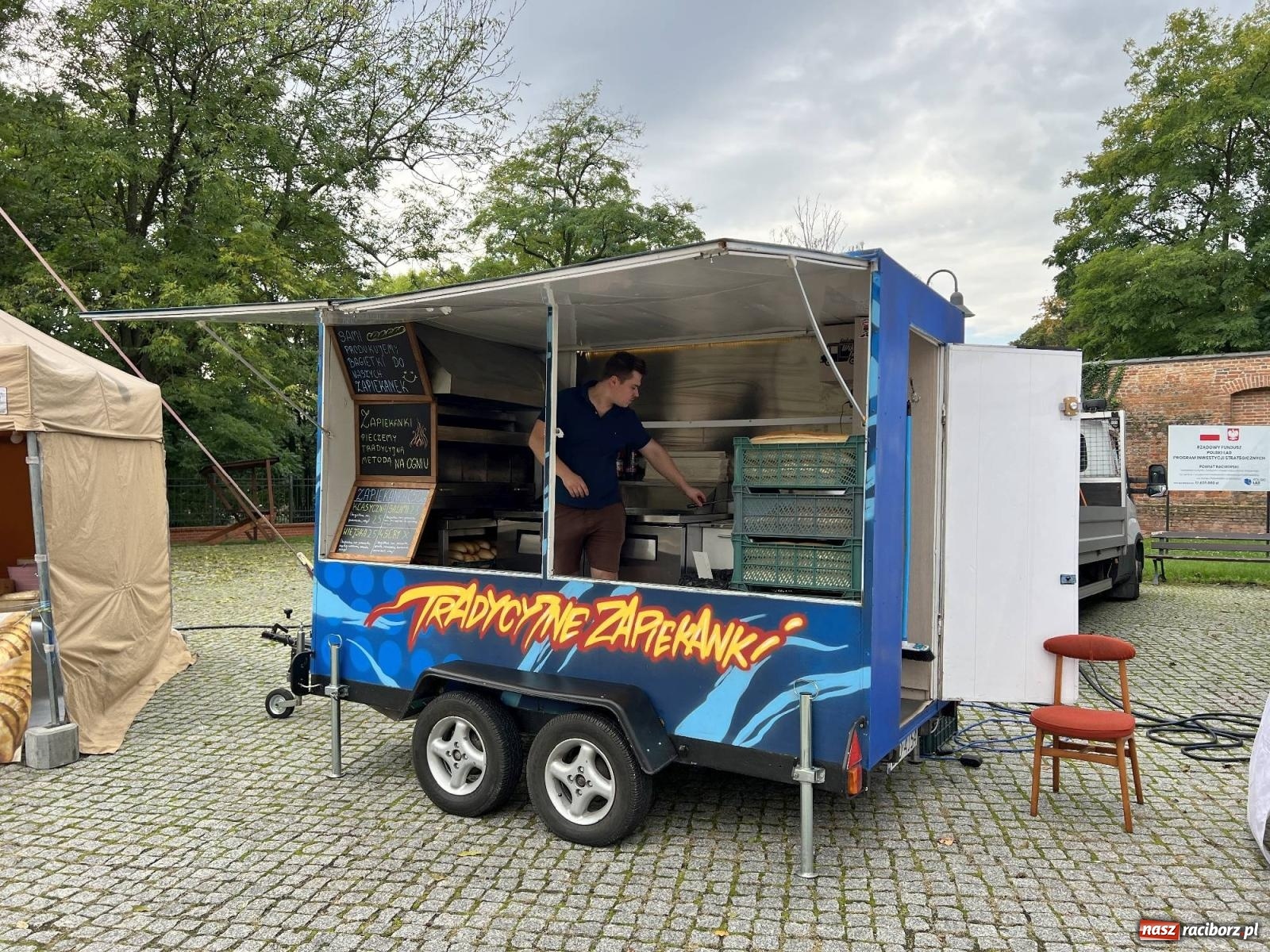 Zdjęcie w galerii na portalu naszraciborz.pl: Zakończenie sezonu foodtruckowego na zamku wiadomości z regionu