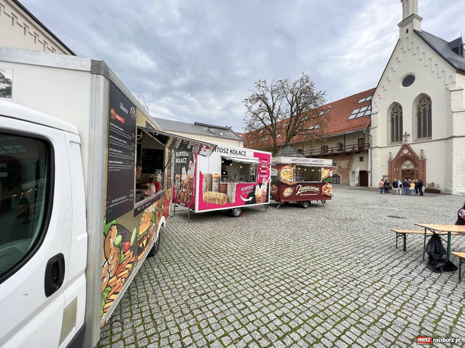 Zdjęcie w galerii na portalu naszraciborz.pl: Zakończenie sezonu foodtruckowego na zamku wiadomości z regionu