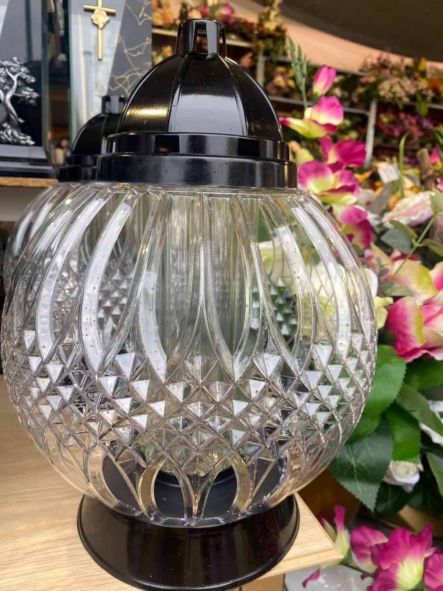 Zdjęcie w galerii na portalu naszraciborz.pl: Kiermasz zniczy i stroików przy Auchan. Największy wybór w okolicy, teraz duży rabat wiadomości z regionu