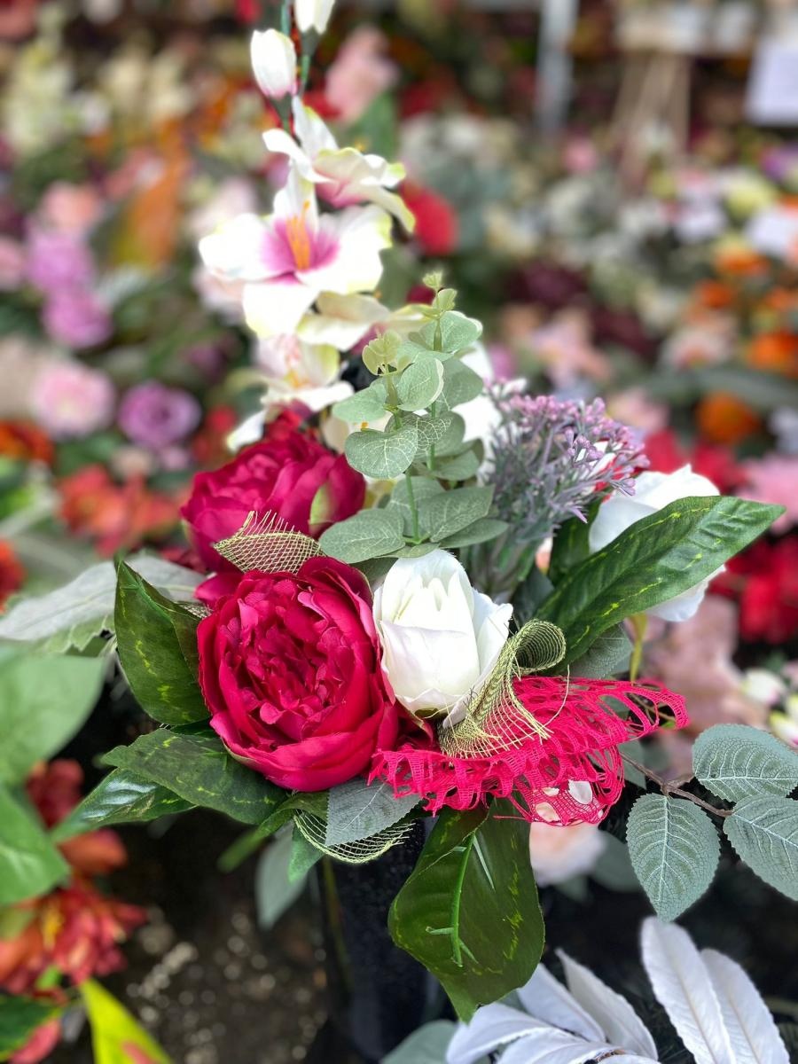 Zdjęcie w galerii na portalu naszraciborz.pl: Kiermasz zniczy i stroików przy Auchan. Największy wybór w okolicy, teraz duży rabat wiadomości z regionu