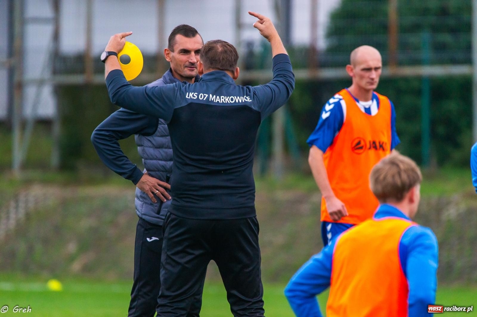 Zdjęcie w galerii na portalu naszraciborz.pl: Markowice kontra Pietrowice. Nerwowo, czerwono i bez goli [FOTO] wiadomości z regionu