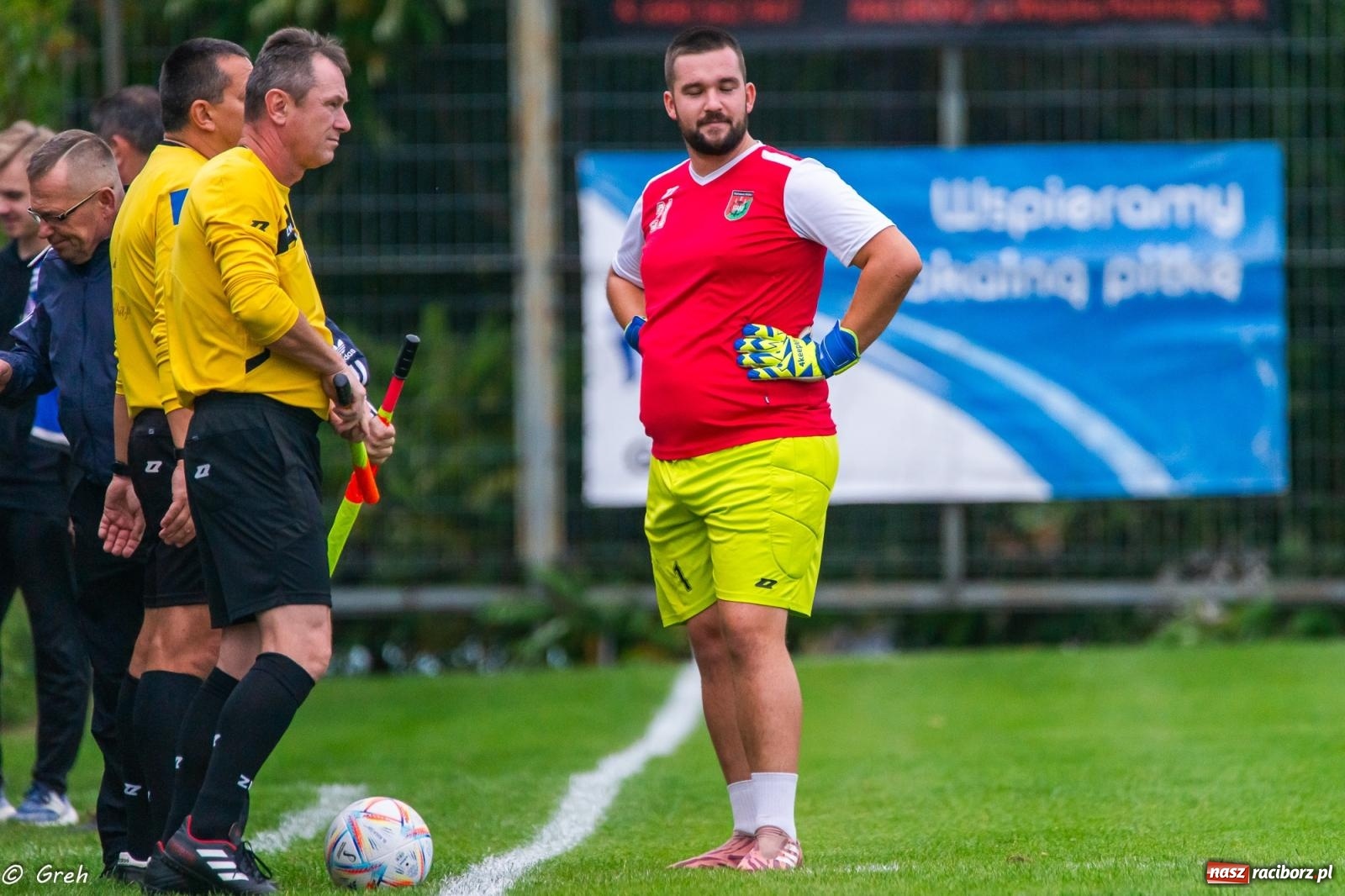 Zdjęcie w galerii na portalu naszraciborz.pl: Markowice kontra Pietrowice. Nerwowo, czerwono i bez goli [FOTO] wiadomości z regionu