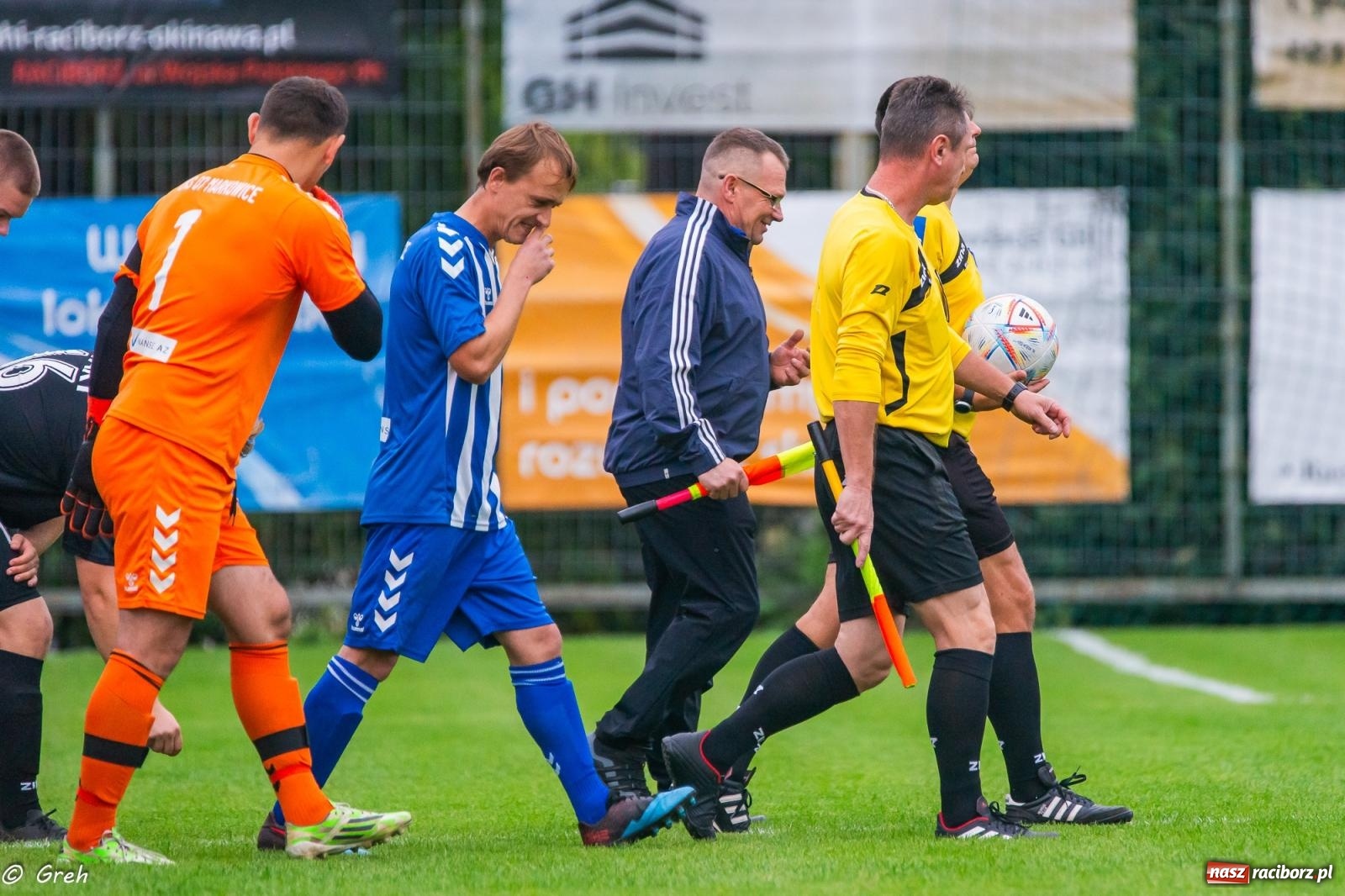 Zdjęcie w galerii na portalu naszraciborz.pl: Markowice kontra Pietrowice. Nerwowo, czerwono i bez goli [FOTO] wiadomości z regionu