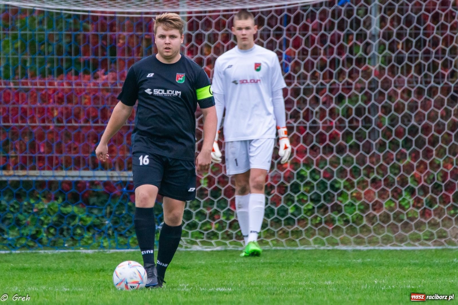 Zdjęcie w galerii na portalu naszraciborz.pl: Markowice kontra Pietrowice. Nerwowo, czerwono i bez goli [FOTO] wiadomości z regionu