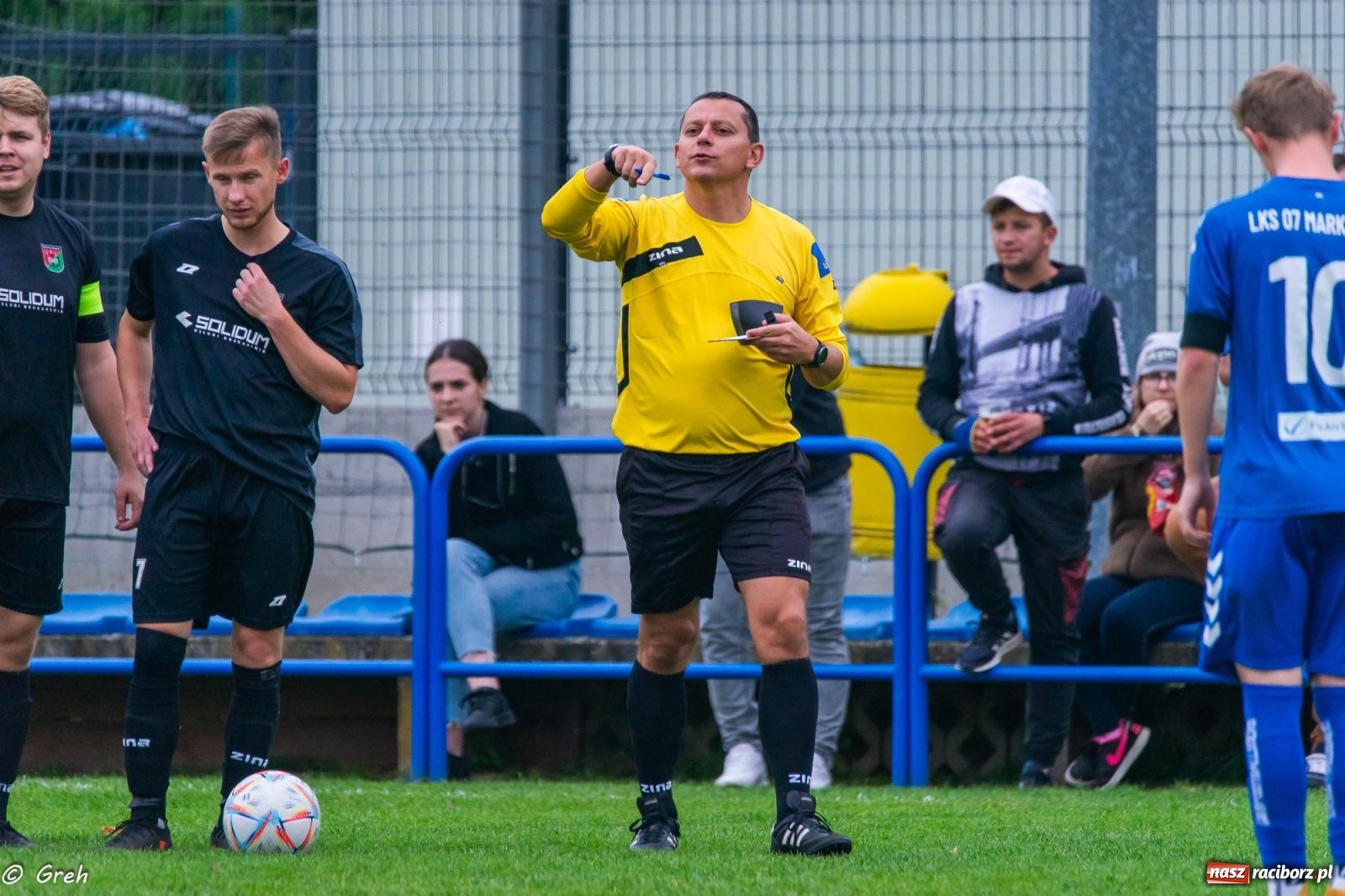 Zdjęcie w galerii na portalu naszraciborz.pl: Markowice kontra Pietrowice. Nerwowo, czerwono i bez goli [FOTO] wiadomości z regionu
