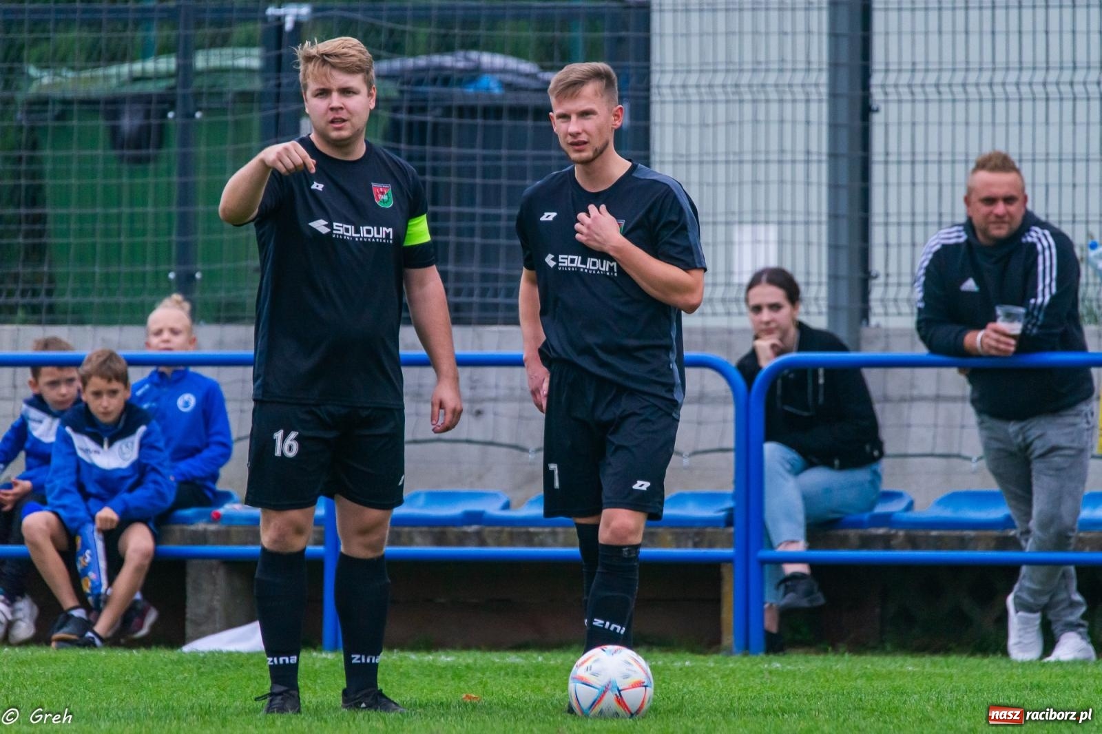 Zdjęcie w galerii na portalu naszraciborz.pl: Markowice kontra Pietrowice. Nerwowo, czerwono i bez goli [FOTO] wiadomości z regionu